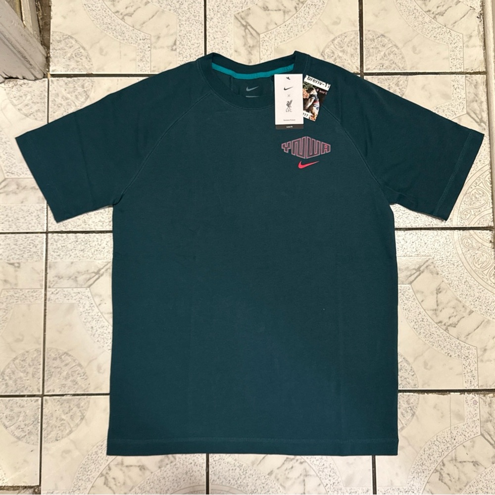 New Nike Liverpool FC Lifestyle Short Sleeve T-shirt Men’s Size M DJ9707-375